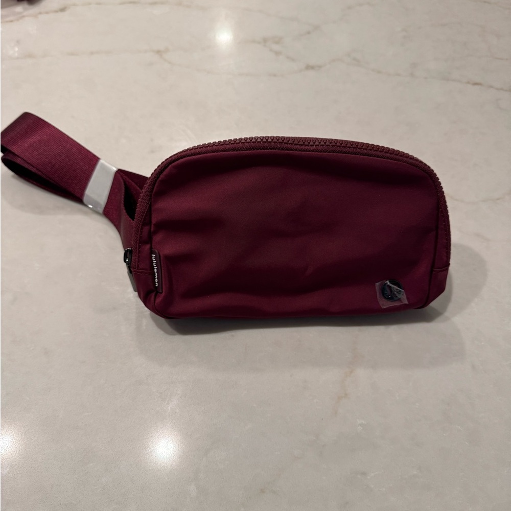 Lululemon Everywhere Belt Bag